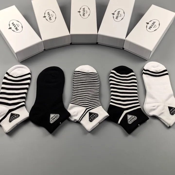 スーパーコピー プラダ 靴下