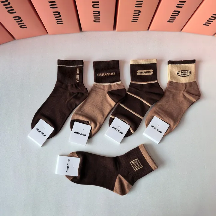 スーパーコピー ミュウミュウ 靴下