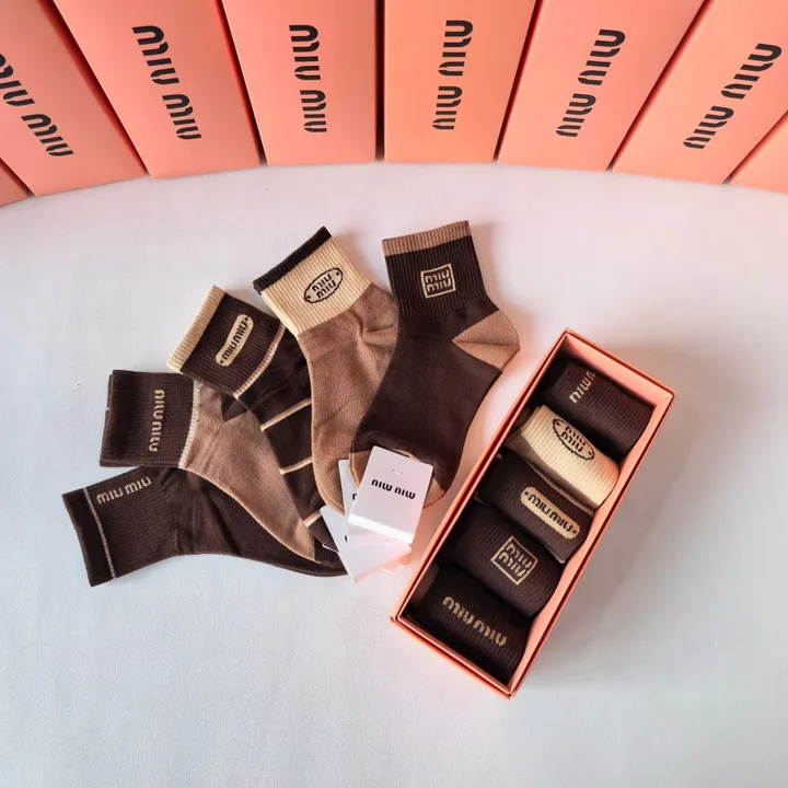 スーパーコピー ミュウミュウ 靴下