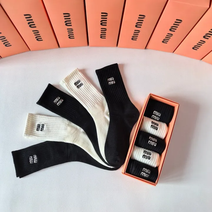スーパーコピー ミュウミュウ 靴下