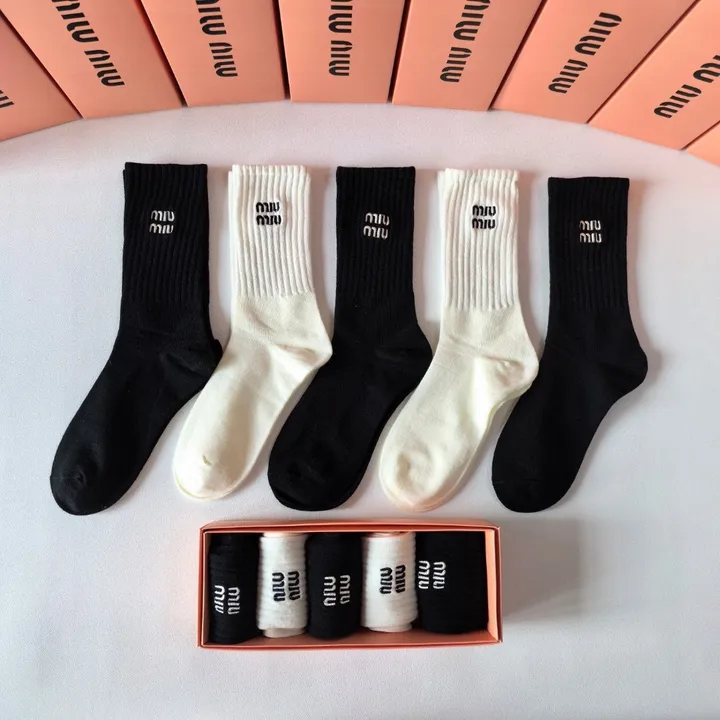 スーパーコピー ミュウミュウ 靴下