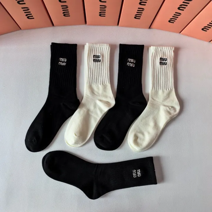 スーパーコピー ミュウミュウ 靴下