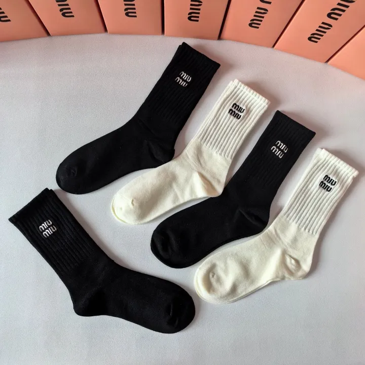 スーパーコピー ミュウミュウ 靴下