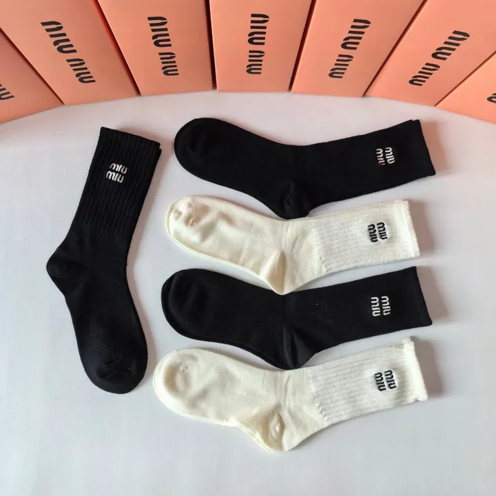 スーパーコピー ミュウミュウ 靴下