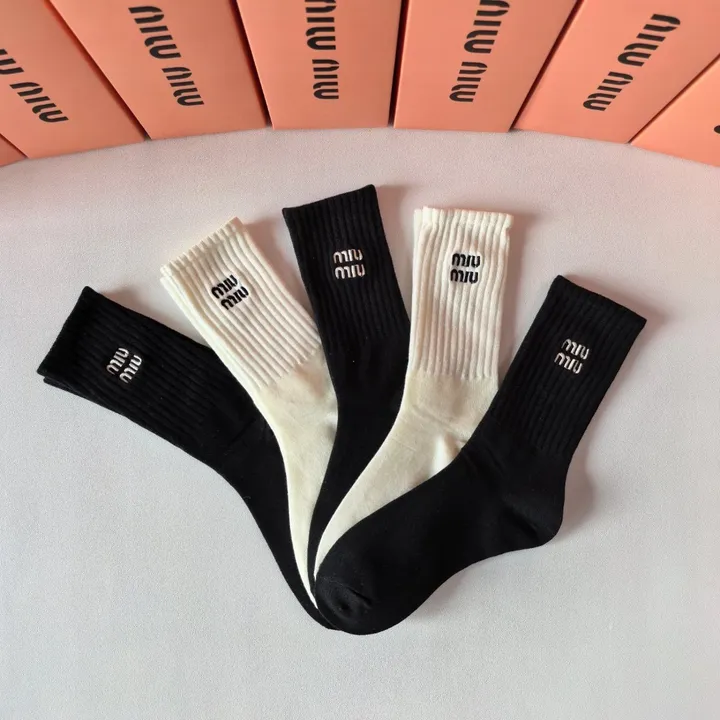 スーパーコピー ミュウミュウ 靴下