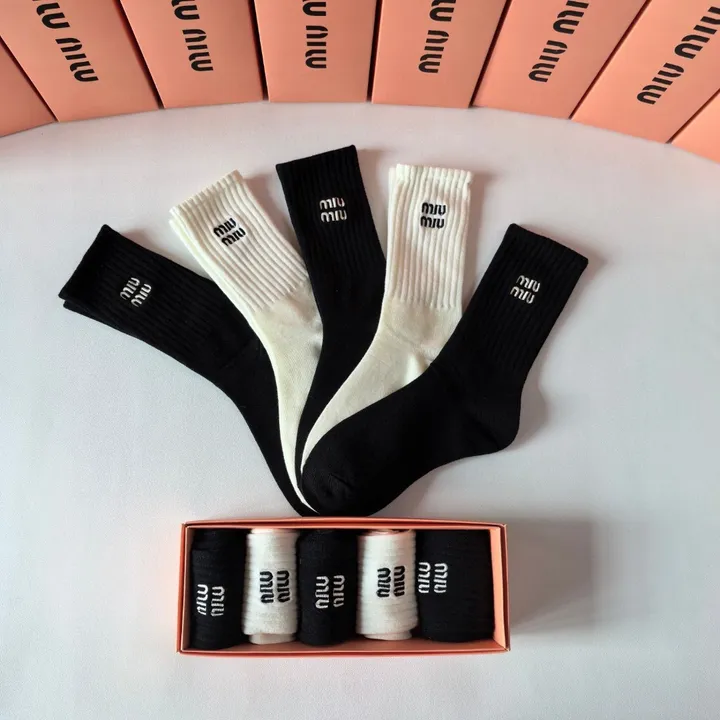 スーパーコピー ミュウミュウ 靴下