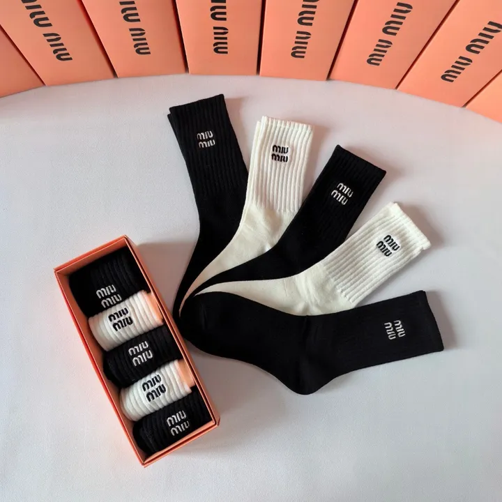 スーパーコピー ミュウミュウ 靴下
