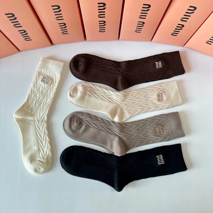 スーパーコピー ミュウミュウ 靴下