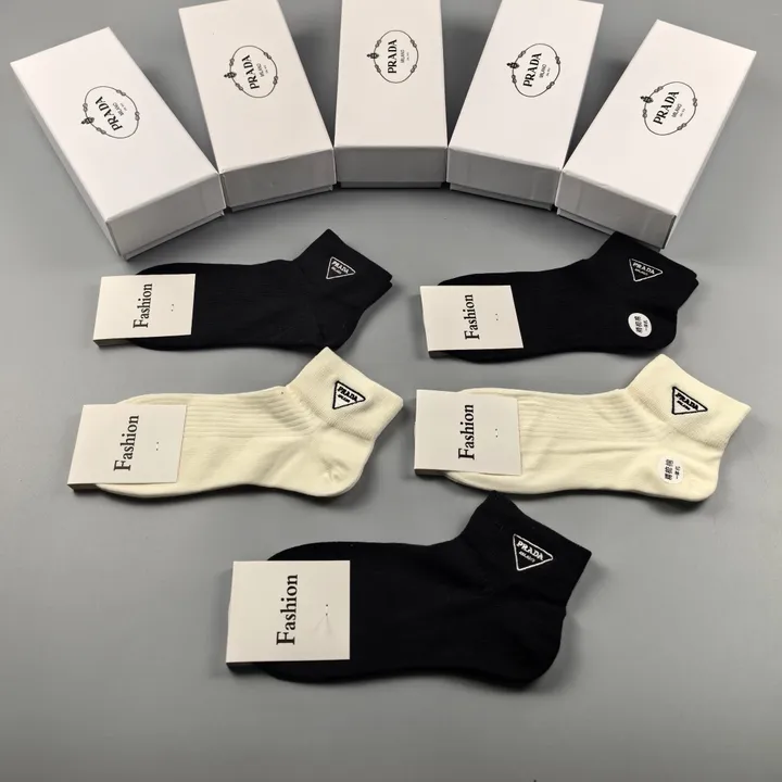 スーパーコピー プラダ 靴下