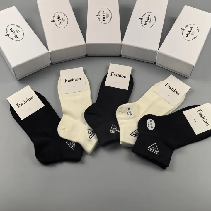 スーパーコピー プラダ 靴下