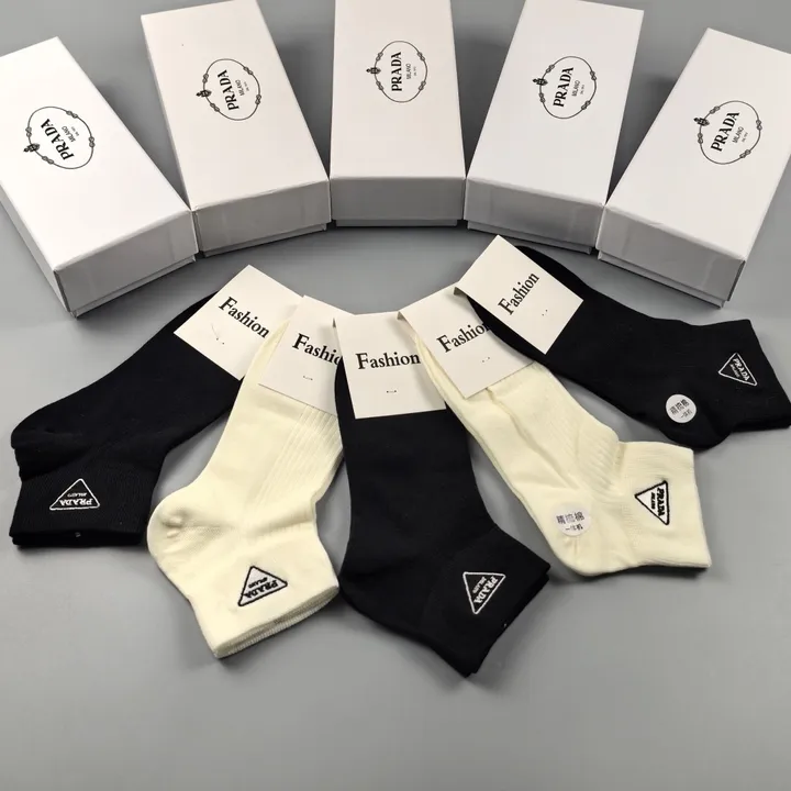 スーパーコピー プラダ 靴下