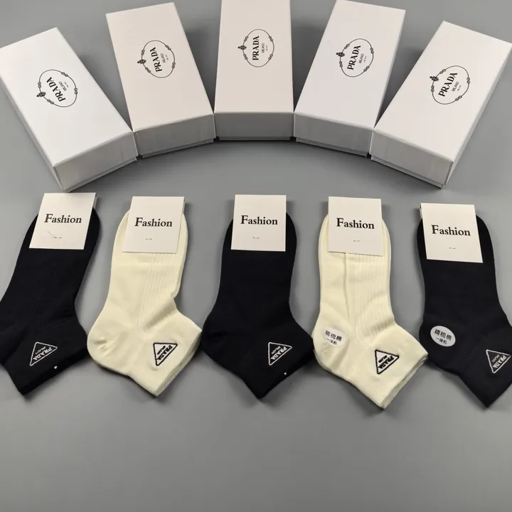 スーパーコピー プラダ 靴下