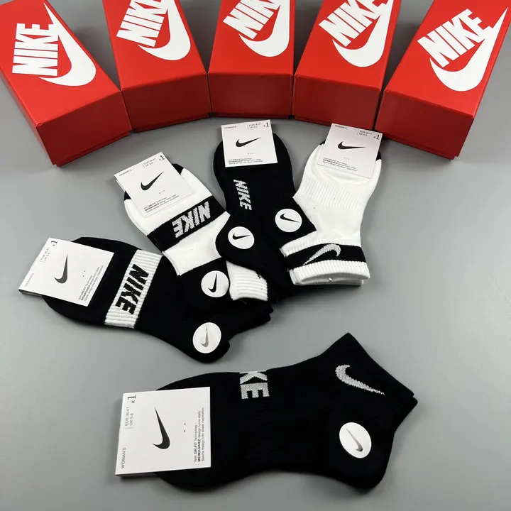 スーパーコピー ナイキ 靴下