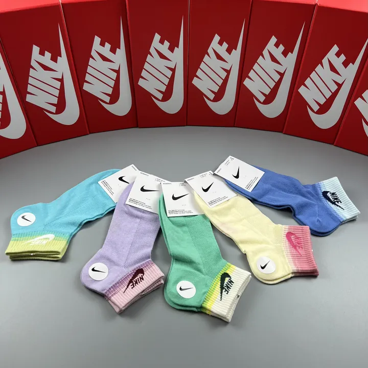 スーパーコピー ミュウミュウ 靴下