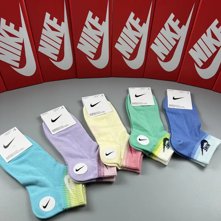 スーパーコピー ミュウミュウ 靴下