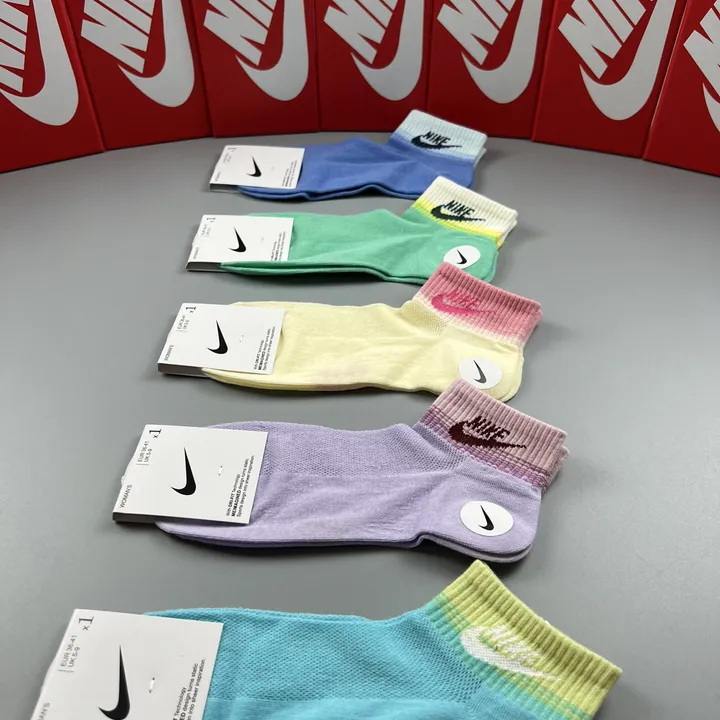 スーパーコピー ミュウミュウ 靴下