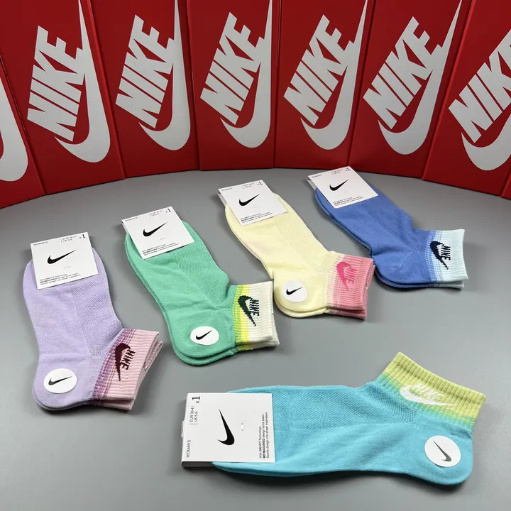 スーパーコピー ミュウミュウ 靴下