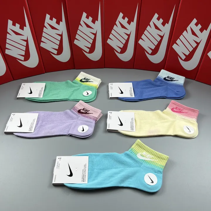 スーパーコピー ミュウミュウ 靴下