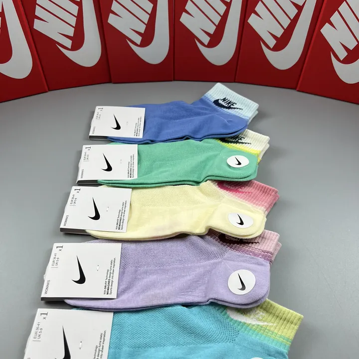 スーパーコピー ミュウミュウ 靴下