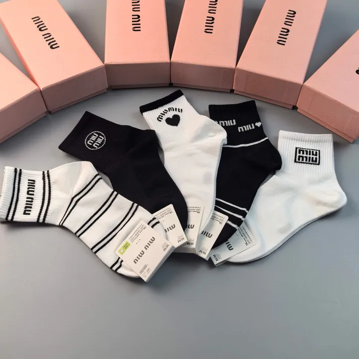 スーパーコピー ミュウミュウ 靴下