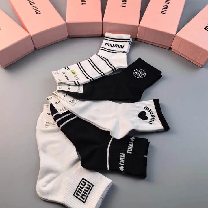 スーパーコピー ミュウミュウ 靴下