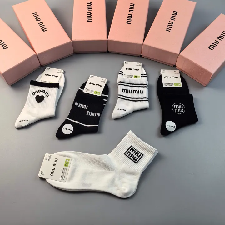 スーパーコピー ミュウミュウ 靴下