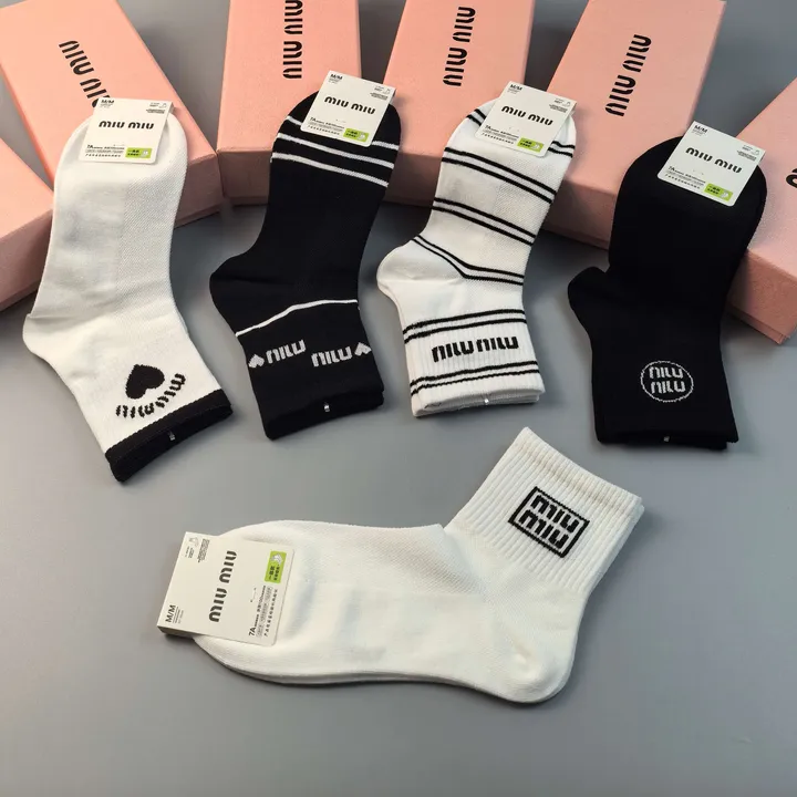 スーパーコピー ミュウミュウ 靴下
