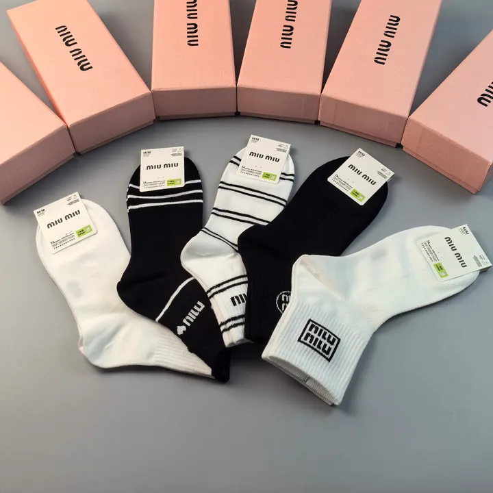 スーパーコピー ミュウミュウ 靴下