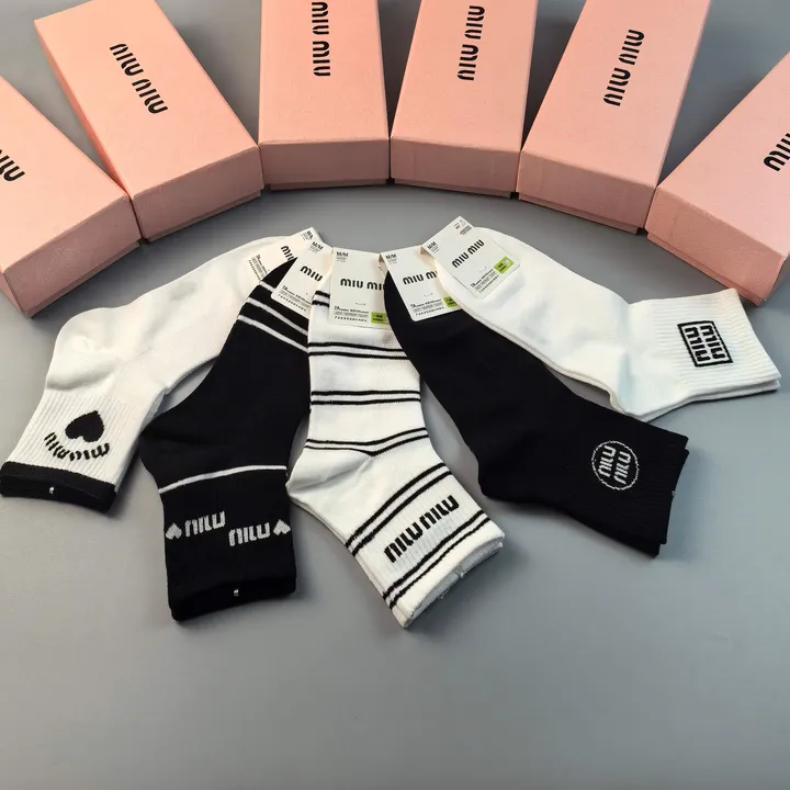 スーパーコピー ミュウミュウ 靴下