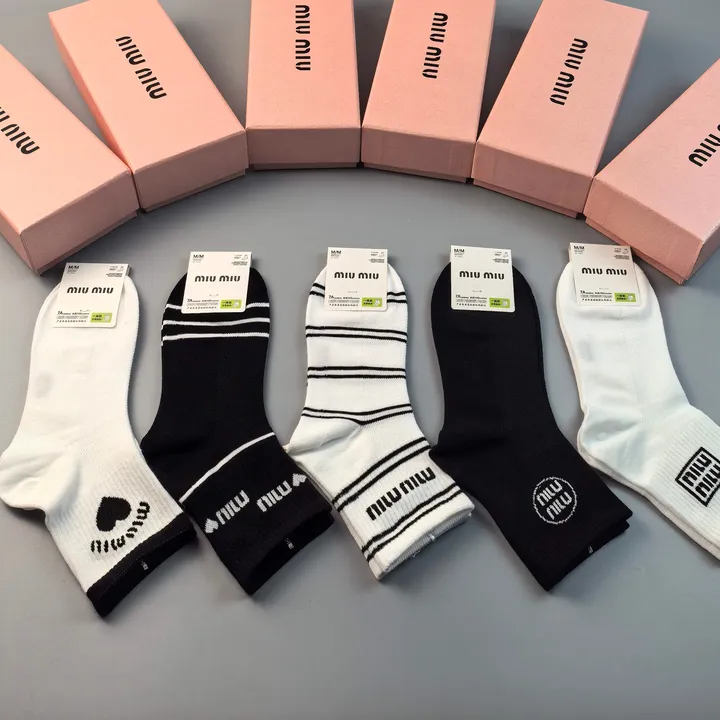スーパーコピー ミュウミュウ 靴下