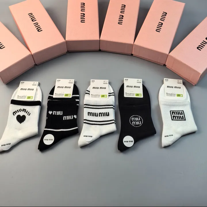 スーパーコピー ミュウミュウ 靴下