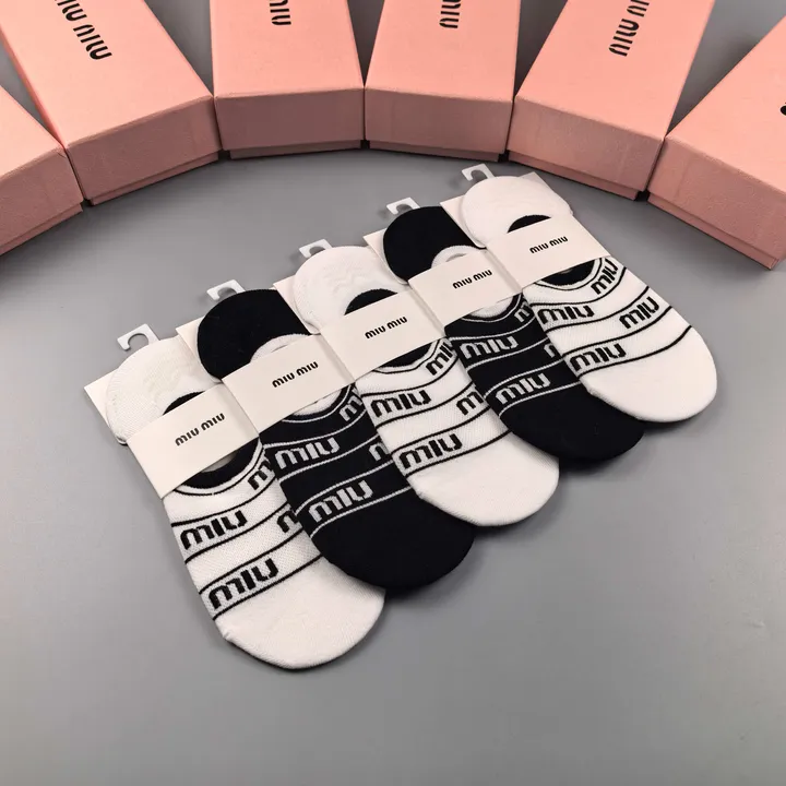 スーパーコピー ミュウミュウ 靴下