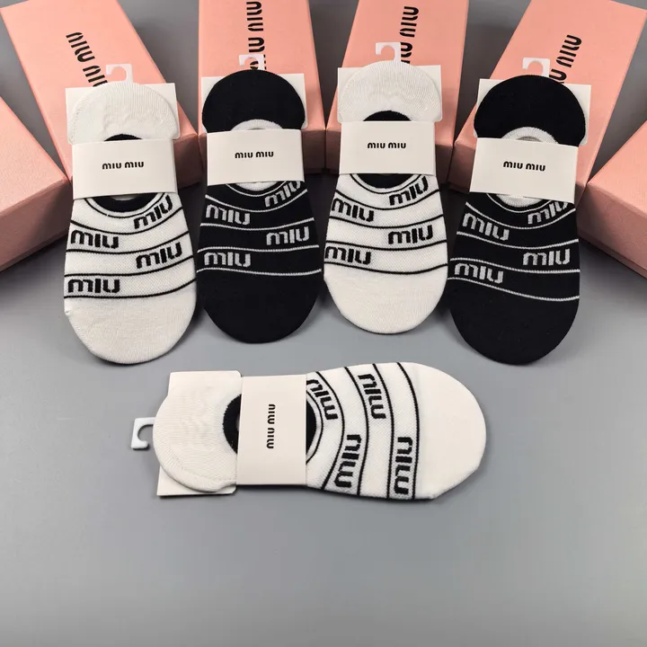 スーパーコピー ミュウミュウ 靴下