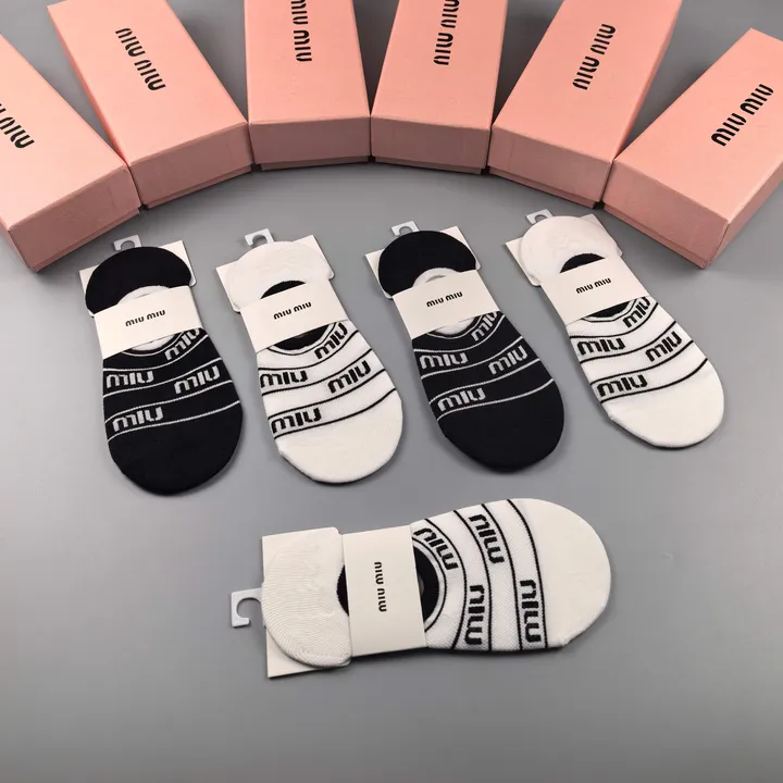 スーパーコピー ミュウミュウ 靴下