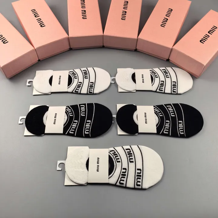スーパーコピー ミュウミュウ 靴下