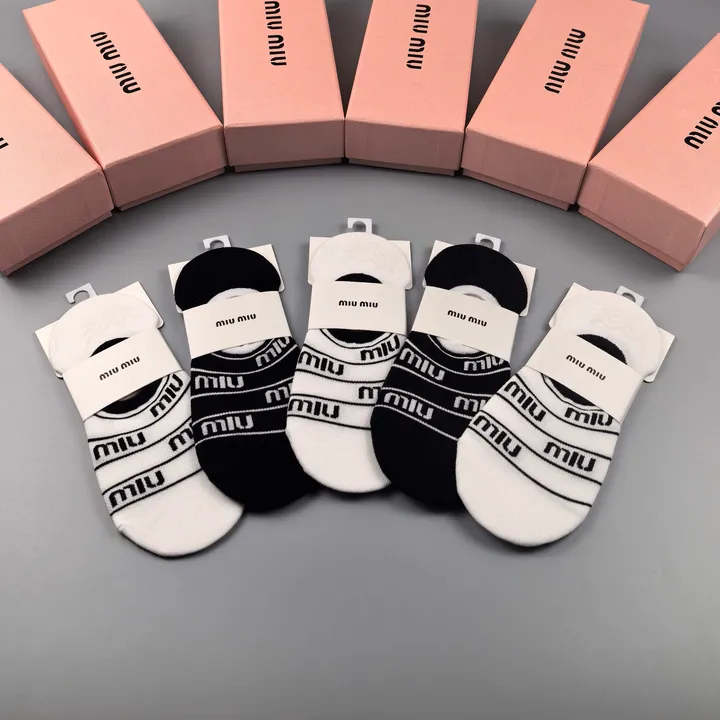 スーパーコピー ミュウミュウ 靴下