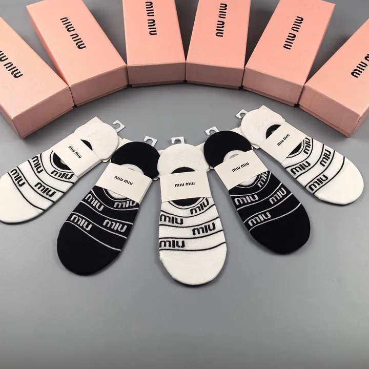 スーパーコピー ミュウミュウ 靴下