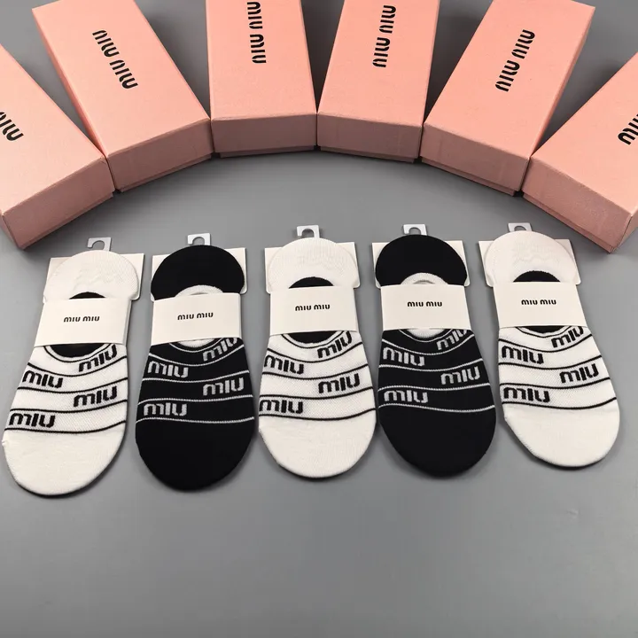 スーパーコピー ミュウミュウ 靴下