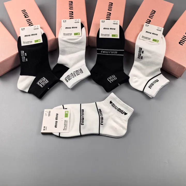 スーパーコピー ミュウミュウ 靴下