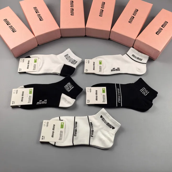 スーパーコピー ミュウミュウ 靴下