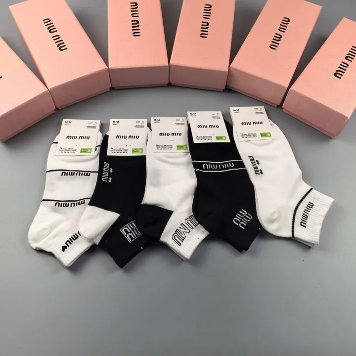 スーパーコピー ミュウミュウ 靴下