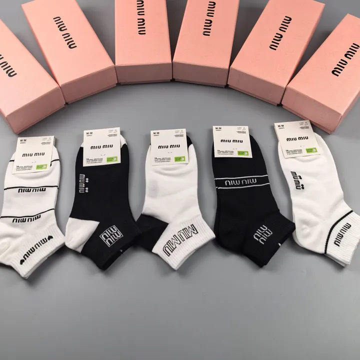スーパーコピー ミュウミュウ 靴下