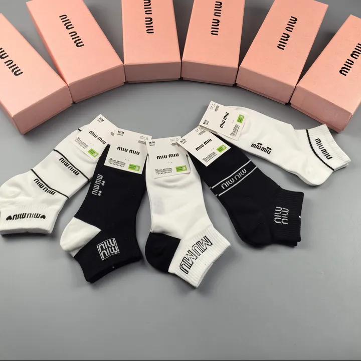 スーパーコピー ミュウミュウ 靴下
