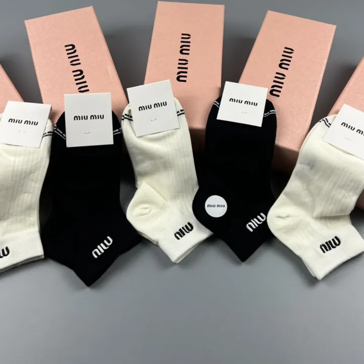スーパーコピー ミュウミュウ 靴下