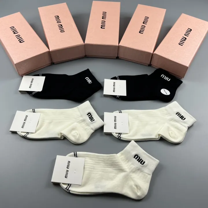 スーパーコピー ミュウミュウ 靴下