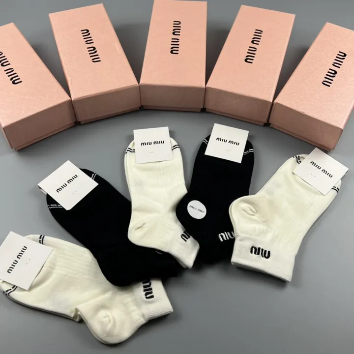 スーパーコピー ミュウミュウ 靴下