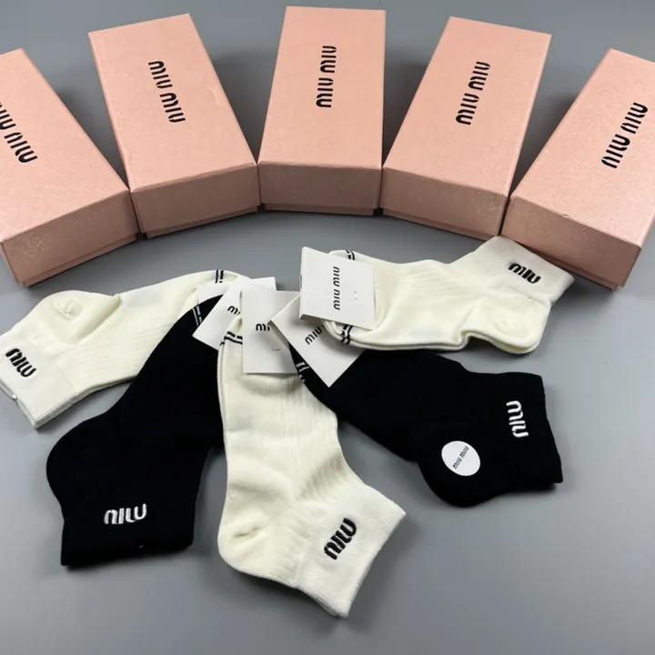 スーパーコピー ミュウミュウ 靴下