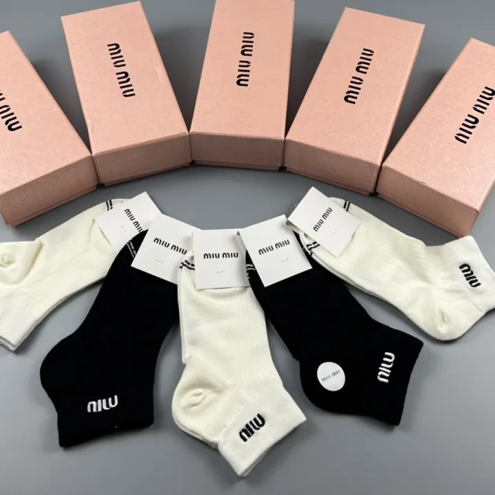 スーパーコピー ミュウミュウ 靴下