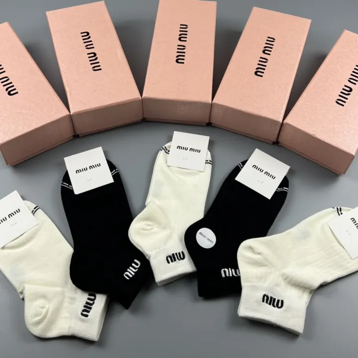 スーパーコピー ミュウミュウ 靴下