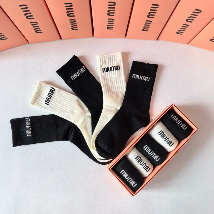 スーパーコピー ミュウミュウ 靴下